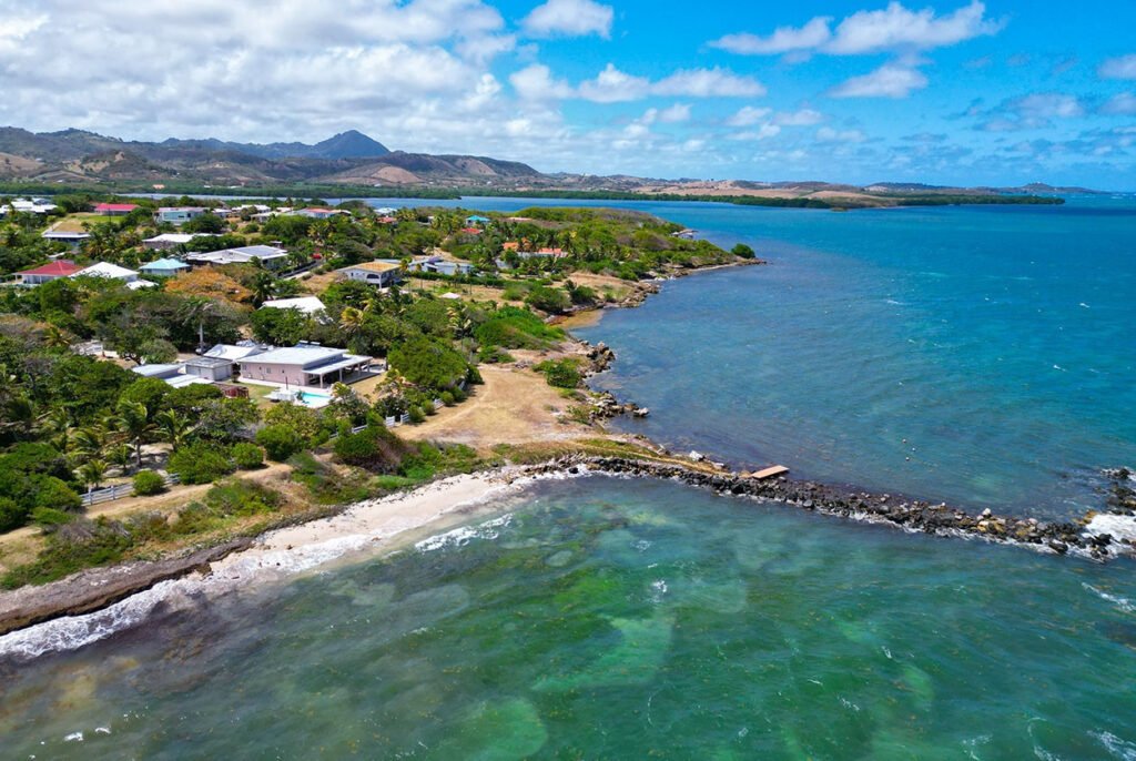 location-villa-de-luxe-bord-de-l-eau-MARTINIQUE-TROPICAL-ocean[1]