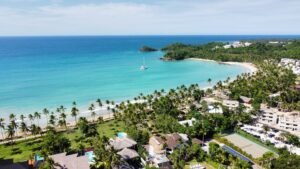 Pourquoi préférer un circuit personnalisé à un séjour tout compris : l’expérience Tropical Évasion