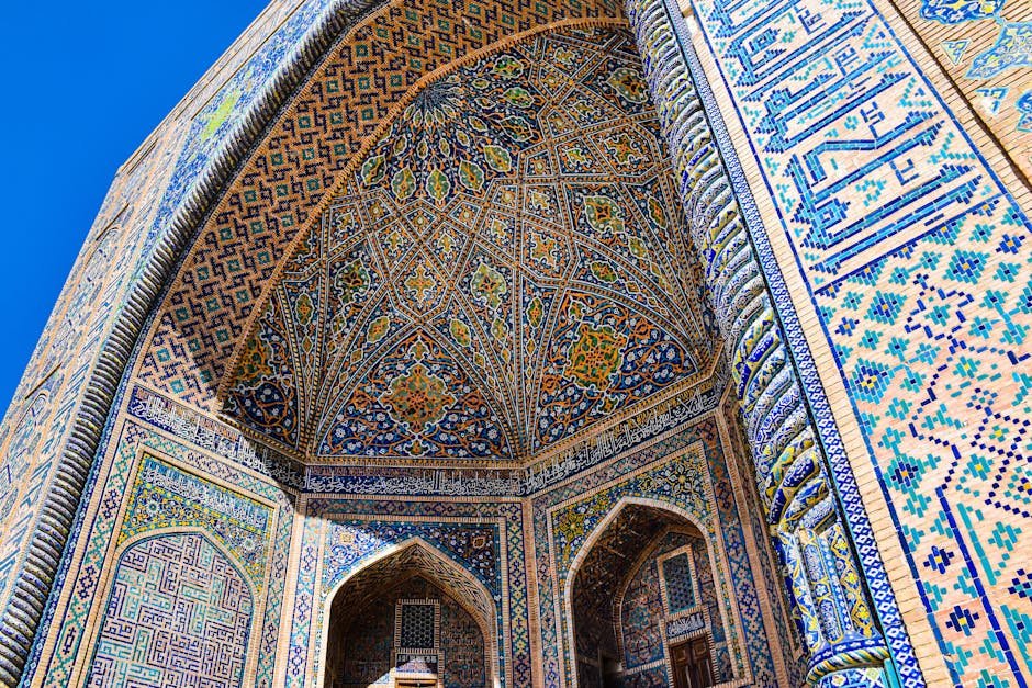 Détail des carreaux de faïence et mosaïques du Registan à Samarcande