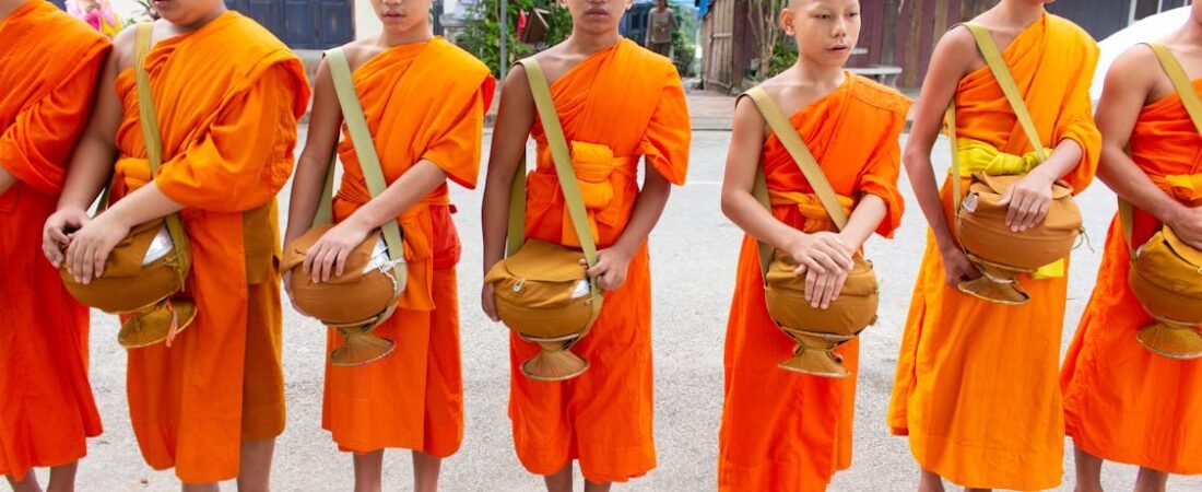 Carnet de Luang Prabang : l&rsquo;aumône des moines au lever du jour
